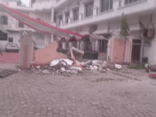 नगर निगम द्वारा तारा पैलेस पर की गई कार्रवाई। - Dainik Bhaskar