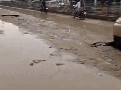 ਸਾਈਡ ਤੋਂ ਬਾਅਦ ਲੰਘਣਾ ਸਾਇਰਸਾ ਵਿੱਚ ਪਰਸ਼ੂਰਾਮ ਚੌਕ ਨੇੜੇ ਡੁੱਬ ਗਿਆ.