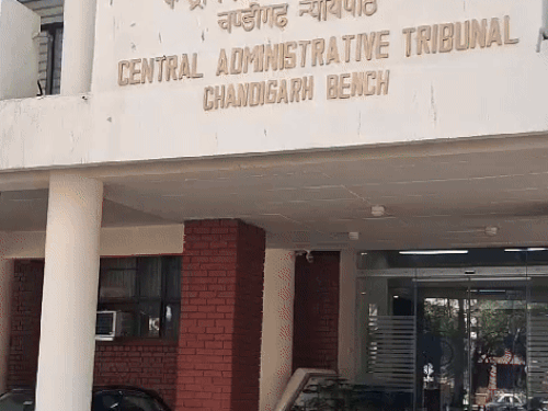 पीजीआई को डीन की पेंशन लौटाने का चंडीगढ़ कैट ने दिया आदेश - Dainik Bhaskar