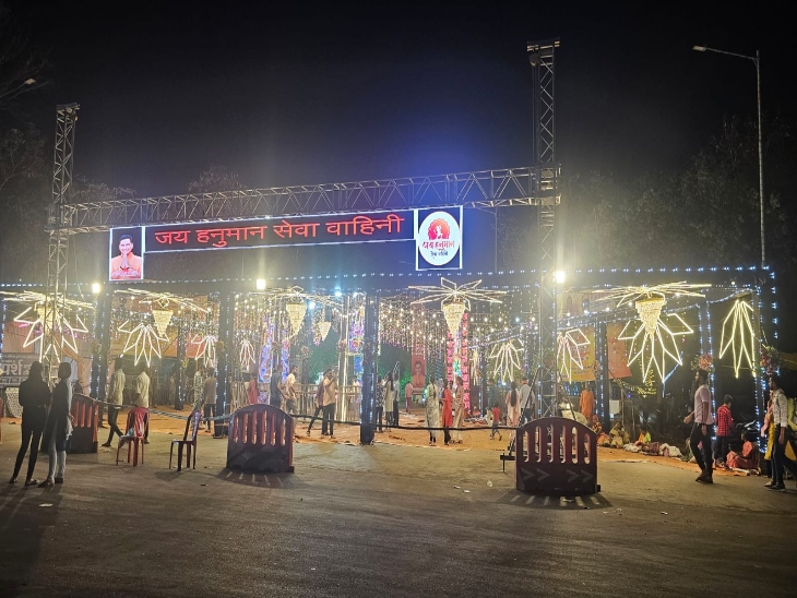 भिलाई सेक्टर 9 में जय हनुमान सेवा वाहिनी समिति ने मंदिर में सजावट कर विशेष आयोजन किया।