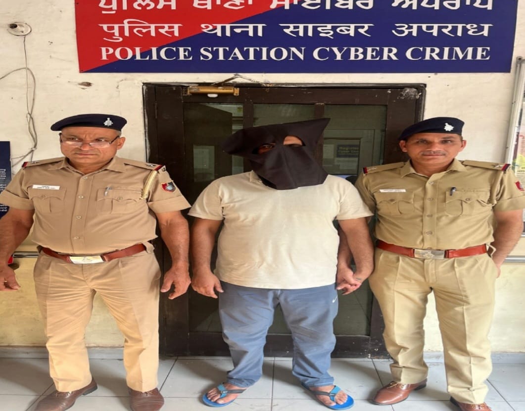 ਪੁਲਿਸ ਨੇ 3.66 ਕਰੋੜ ਧੋਖਾਧੜੀ ਦੇ ਕੇਸਾਂ ਨੇ ਪ੍ਰੋਮੇਸ਼ਨ ਵਾਰੰਟ 'ਤੇ ਮੁਲਜ਼ਮਾਂ ਨੂੰ ਤਿਹਾੜ ਜੇਲ੍ਹ ਵਿੱਚ ਲਿਆਇਆ.