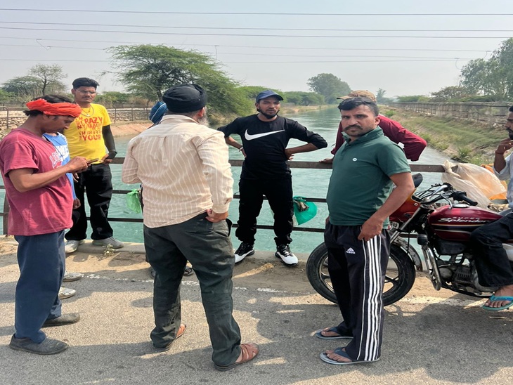 ਭੀੜ ਮੌਕੇ 'ਤੇ ਮੌਜੂਦ.