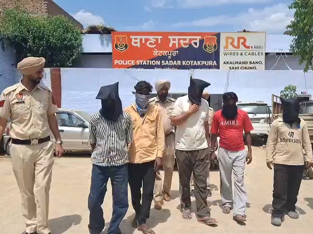पकड़े गए सभी पांच आरोपी पुलिस गिरफ्त में।