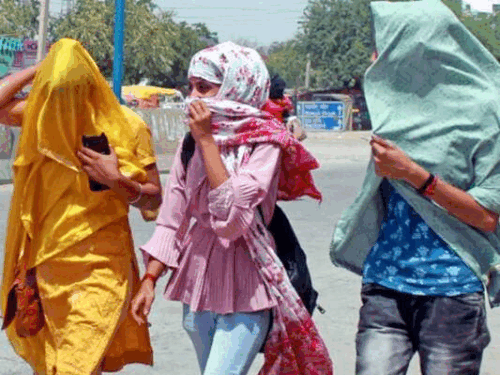 बिलासपुर में तेज गर्मी से लोगों का बुराहाल रहा। यहां दिन का पारा 40.1 डिग्री के पार रिकॉर्ड किया गया।