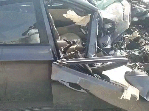 Trailer-car collision, 5 killed | जयपुर में भीषण हादसा-5 लोगों की मौत:  ट्रेलर-कार में हुई जोरदार भिड़ंत, कार से फंसे शवों को निकाला बाहर - Jaipur  News | Dainik Bhaskar