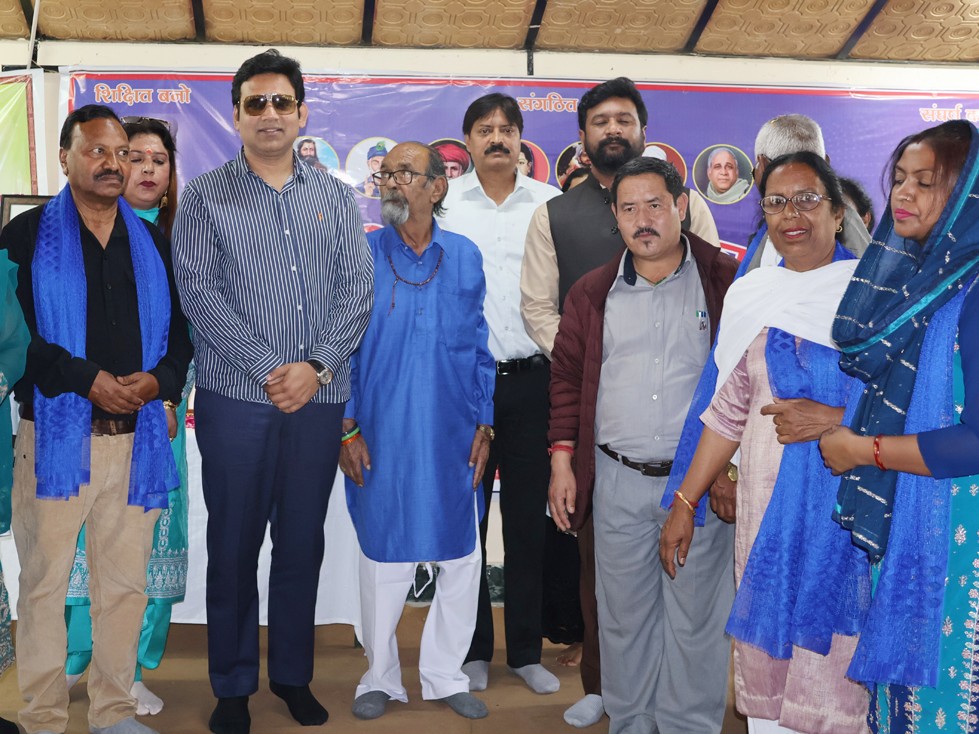 धर्मशाला में अंबेडकर जयंती कार्यक्रम में पर्यटन निगम अध्यक्ष आर.एस. बाली व अन्य।