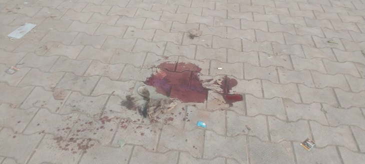 मौके पर पड़ा खून।