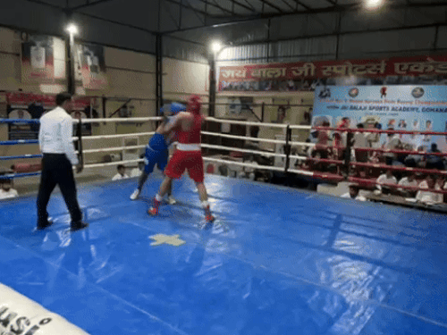 सोनीपत में खेलते मेवात के मुक्केबाज