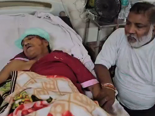 हादसे के बाद से मुरारीलाल बेसुध है। उनके सिर में गंभीर चोट आई है।