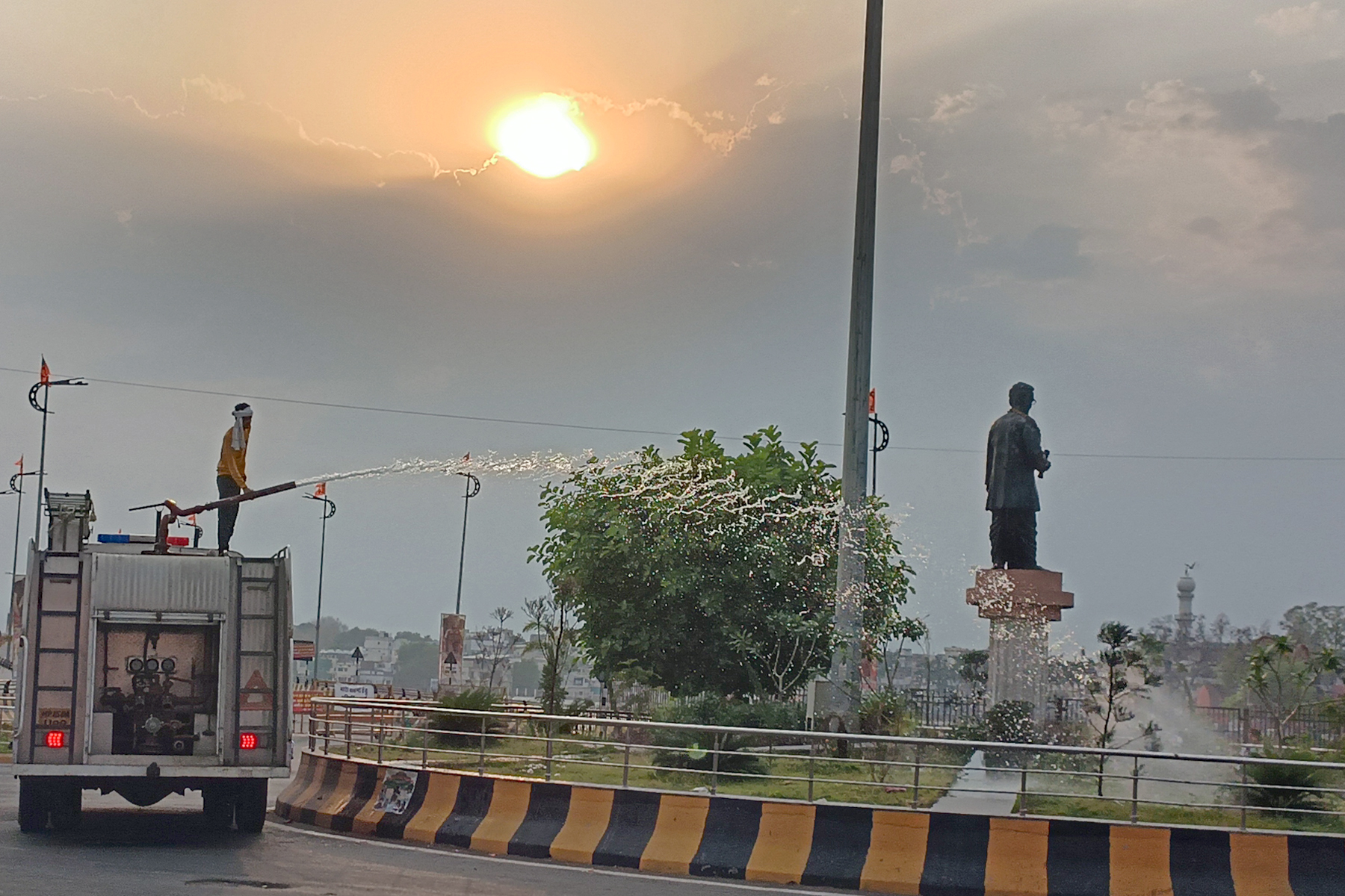 Water spraying from fire brigade instead of tanker