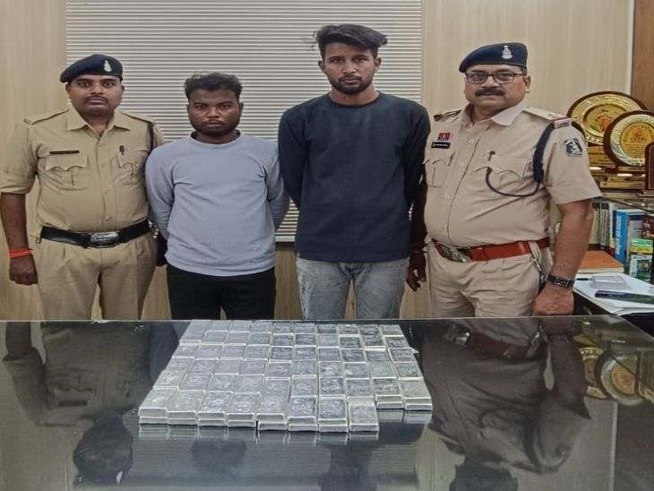 महाराष्ट्र के सांगली जिले के रहने वाले ओंकार जाधव और सोलापुर जिले के रहने वाले अजय गेदसे को पकड़ा गया है।