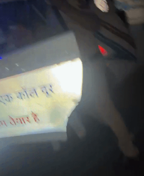 ਪੁਲਿਸ ਮੁਲਾ ਗਾਰਕਸ਼ੈਕ ਕਰਨ ਨੂੰ ਚੋਟੀ ਤੋਂ ਬਾਹਰ ਬੈਠ ਕੇ ਕਾਰ ਵਿਚ ਬੈਠੇ ਸਨ.