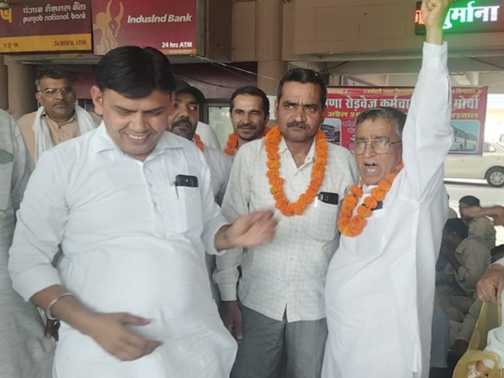 ਭੁੱਖ ਹੜਤਾਲ 'ਤੇ ਸਟਾਫ ਨੇਤਾ ਬੈਠਣਾ.