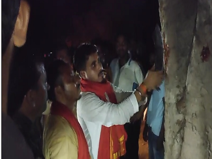 लोग बोले- उत्तरप्रदेश-बिहार से पुजारी बुलाकर तंत्र-मंत्र कराया जा रहा था।