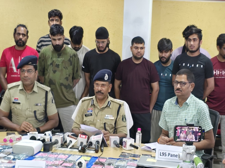  इस मामले में आरोपियों से रकम लेने-देन के लिए उपयोग किये जाने वाले लगभग 500 बैंक खातों से करोड़ों रुपए का ट्रांजेक्शन किया गया है। - Dainik Bhaskar