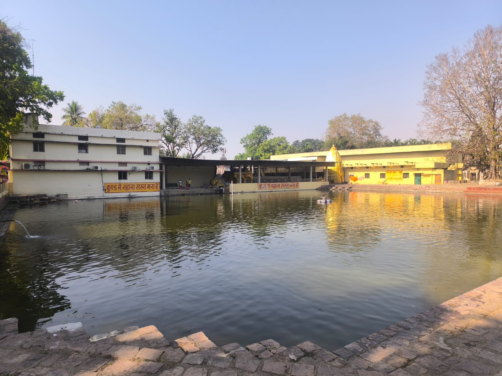 महामाया मंदिर परिसर स्थित इसी कुंड में कछुओं की मौत हुई थी।