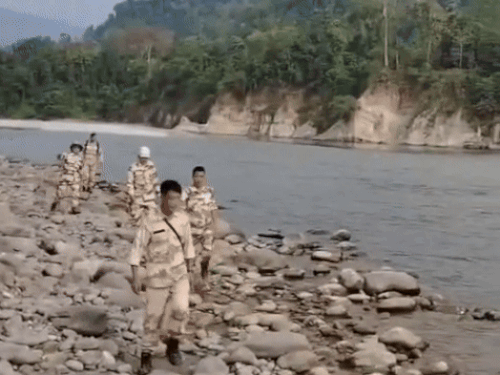 ਨਦੀ ਤੋਂ ਸ਼ਹੀਦ ਜਾਵਾਨ ਨੂੰ ਹਟਾਉਣ ਲਈ ਆਈ.ਟੀ.ਬੀ.ਪੀ. ਸਰਚ ਆਪ੍ਰੇਸ਼ਨ.