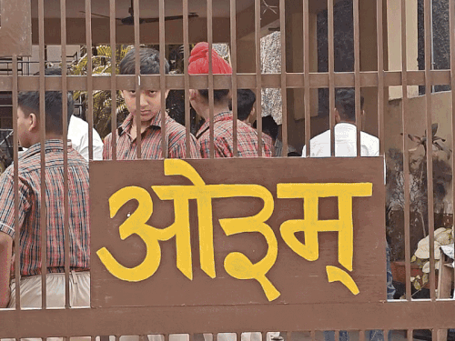 अंबाला में बिना मान्यता के संचालित हो रहे स्कूल में खेल रहे बच्चे