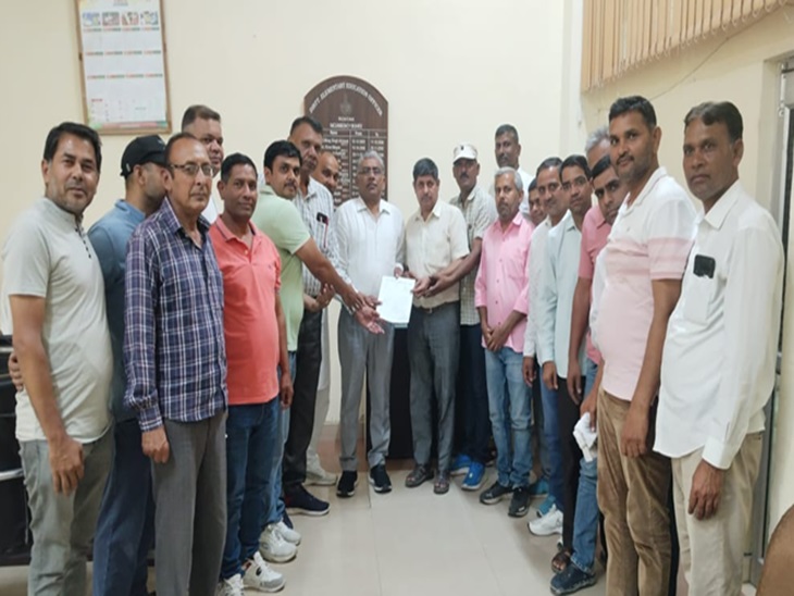 ਪ੍ਰਾਇਮਰੀ ਅਧਿਆਪਕਾਂ ਨੂੰ ਰੋਹਤਕ ਵਿੱਚ ਡੀਈਓ ਮੰਗਣਾ ਚਾਹੁੰਦੇ ਹੋ.