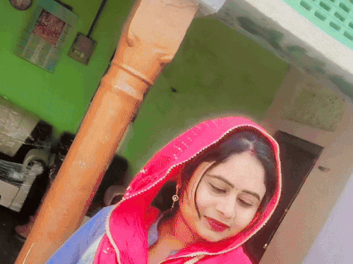 ਰਵੇਨਾ ਹਾਰੈਨੀ ਗੀਤਾਂ 'ਤੇ ਫਸਾਉਣ ਲਈ ਵਰਤੀ ਜਾਂਦੀ ਸੀ ਅਤੇ ਇਸ ਨੂੰ ਇੰਸਟਾਗ੍ਰਾਮ' ਤੇ ਪੋਸਟ ਕਰਦੀ ਸੀ.