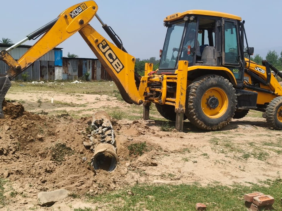 ਜੇਸੀਬੀ ਗੈਰਕਾਨੂੰਨੀ ਨਿਰਮਾਣ ਤੋੜ ਰਿਹਾ ਹੈ.