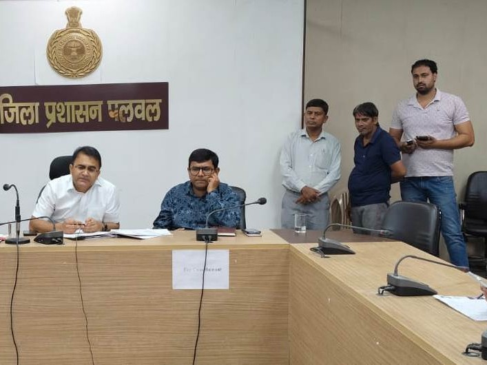 ਡੀਸੀ ਅਤੇ ਕਾਨਫਰੰਸ ਵਿਚ ਹਿੱਸਾ ਲੈਣ ਵਾਲੇ ਹੋਰ ਅਧਿਕਾਰੀ.