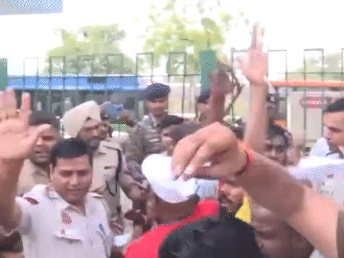 सीलमपुर में आज शुक्रवार को भी प्रदर्शन जारी हैं।