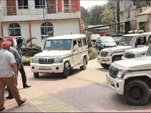 पंजाब पुलिस की टीमें पहले से ही डिब्रूगढ़ की जेल में तैनात है।