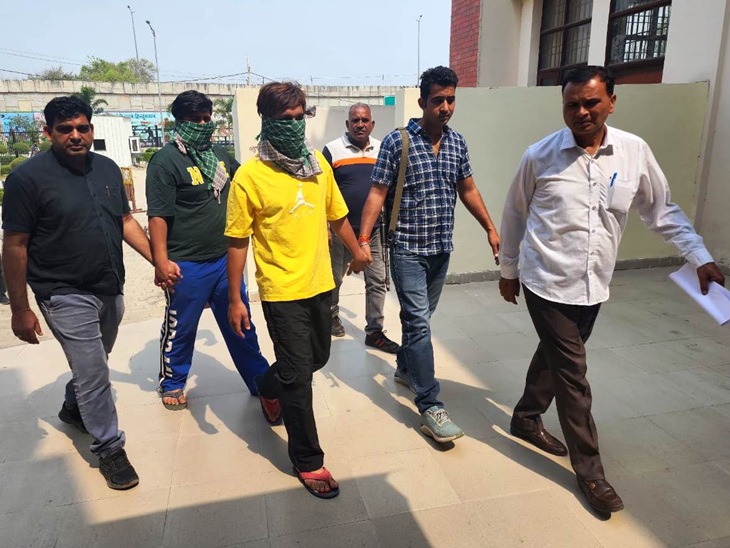 ਪੁਲਿਸ ਮੁਲਾਜ਼ਮ ਕੋਰਟ ਵਿੱਚ ਨਿਸ਼ਾਨੇਬਾਜ਼ ਰਾਹੁਲ ਅਤੇ ਇਮਰਾਨ ਨੂੰ ਪੇਸ਼ ਕਰਨ ਜਾ ਰਹੇ ਹਨ. (ਫਾਈਲ ਫੋਟੋ)