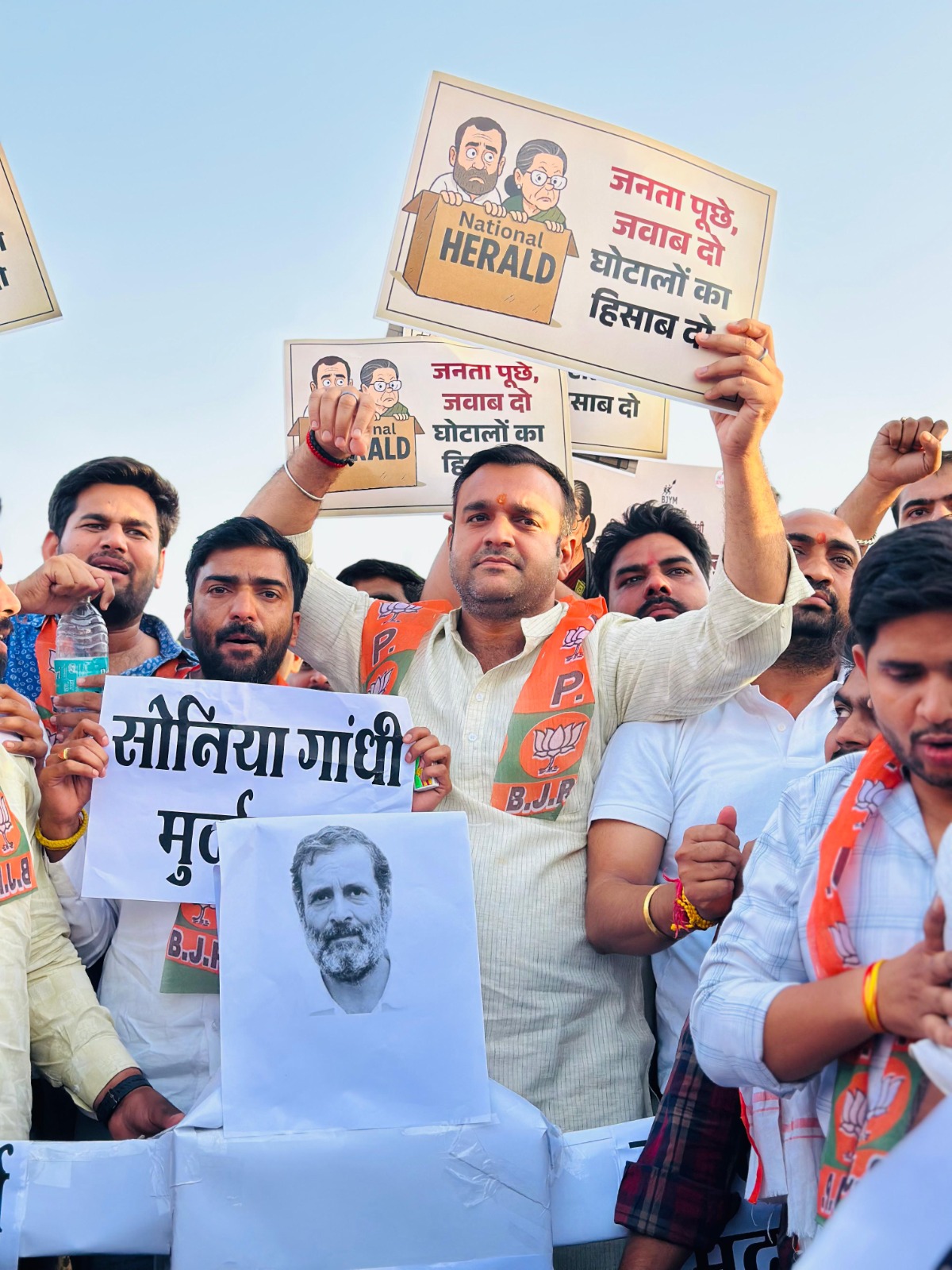 चेची ने कहा- 50 लाख रुपए में 90 करोड़ का राइट ऑफ होना और करोड़ों की संपत्ति एक अनजान कंपनी के हाथ जाना ही 'गांधी मॉडल ऑफ डेवलपमेंट' है।