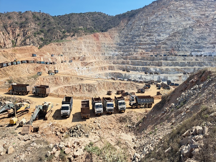 ਫਰਵਰੀ ਵਿਚ ਛਾਪੇ ਦੌਰਾਨ ਮਾਈਨਿੰਗ ਬੰਦ ਹੋ ਜਾਂਦੀ ਹੈ.