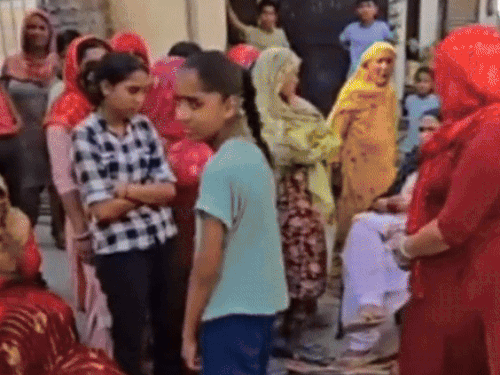 ਜਾਣਕਾਰੀ ਤੋਂ ਬਾਅਦ ਪਿੰਡ ਵਾਸੀਆਂ ਘਰ ਪਹੁੰਚੇ.