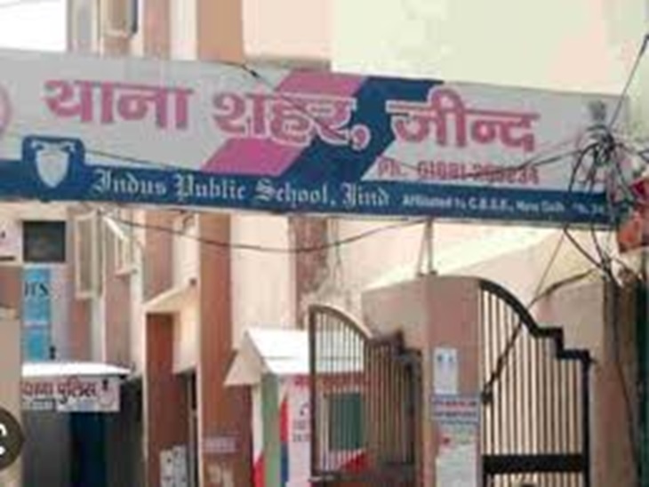 शहर थाना पुलिस ने पति के खिलाफ मामला दर्ज किया है। - Dainik Bhaskar