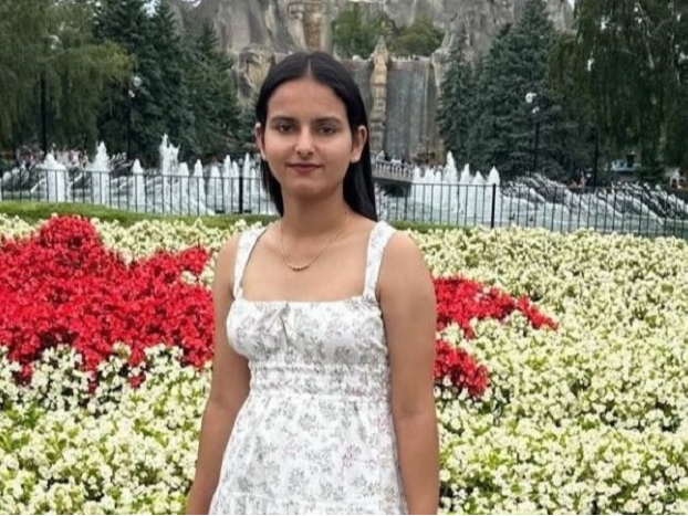 युवती हरसिमरत कौर की फाइल फोटो। - Dainik Bhaskar