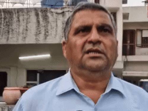मामले की जानकारी देते सीडब्ल्यूसी के चेयरमैन उमेश चानना।
