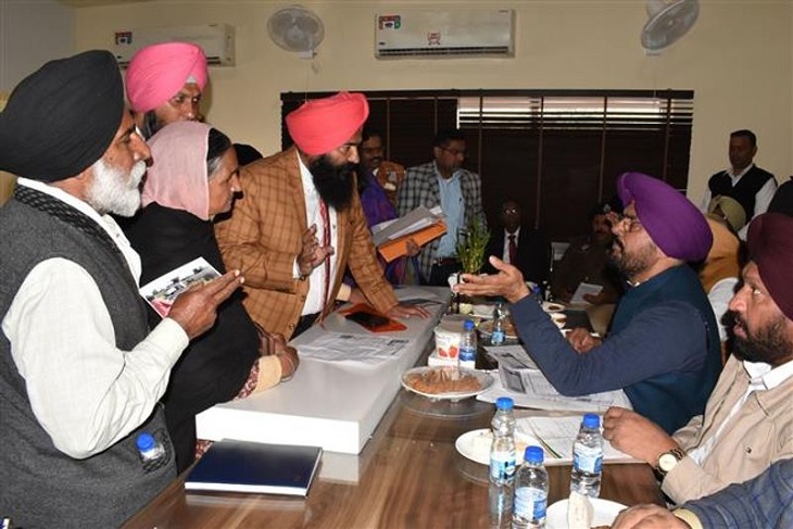 पहले भी सरकार ने एनआरआई कार्यक्रम करवाए, लेकिन उसके लिए एनआरआईज को अपनी मुश्किलें लेकर पंजाब आना पड़ता था।