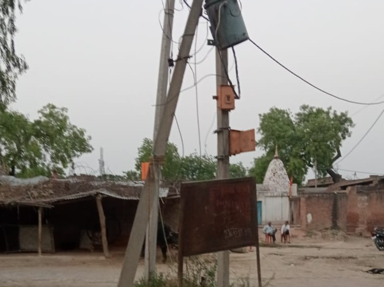 A woman died due to a broken electric pole