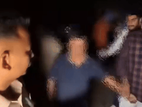 नशे में घुत इस आरोपी ने मारी दूसरी गाड़ी में टक्कर।