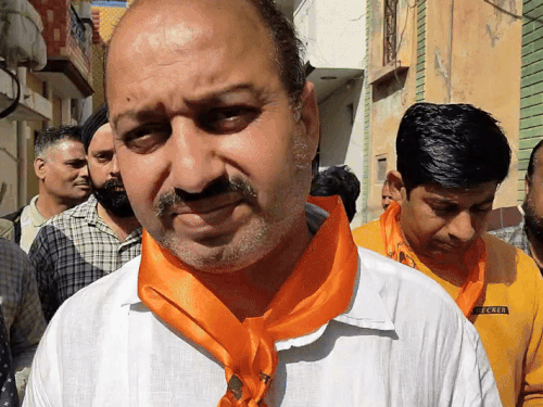 जानकारी देते प्रेम मुंजाल।