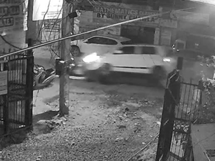 हादसे के दौरान स्कूटी को टक्कर मारते हुए कार का सीसीटीवी फुटेज।