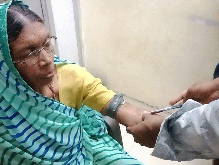 प्रशासन ने नहीं सुनी, तो महिला ने आपबीती खून से लिखकर राष्ट्रपति को भेज दी।