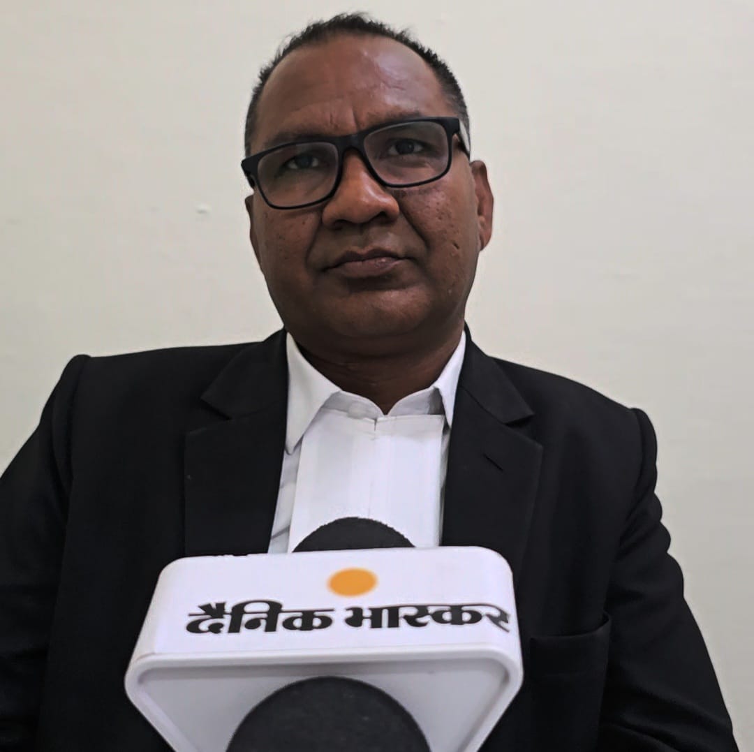 मामले की जानकारी देते विजेंद्र सिंह खत्री।