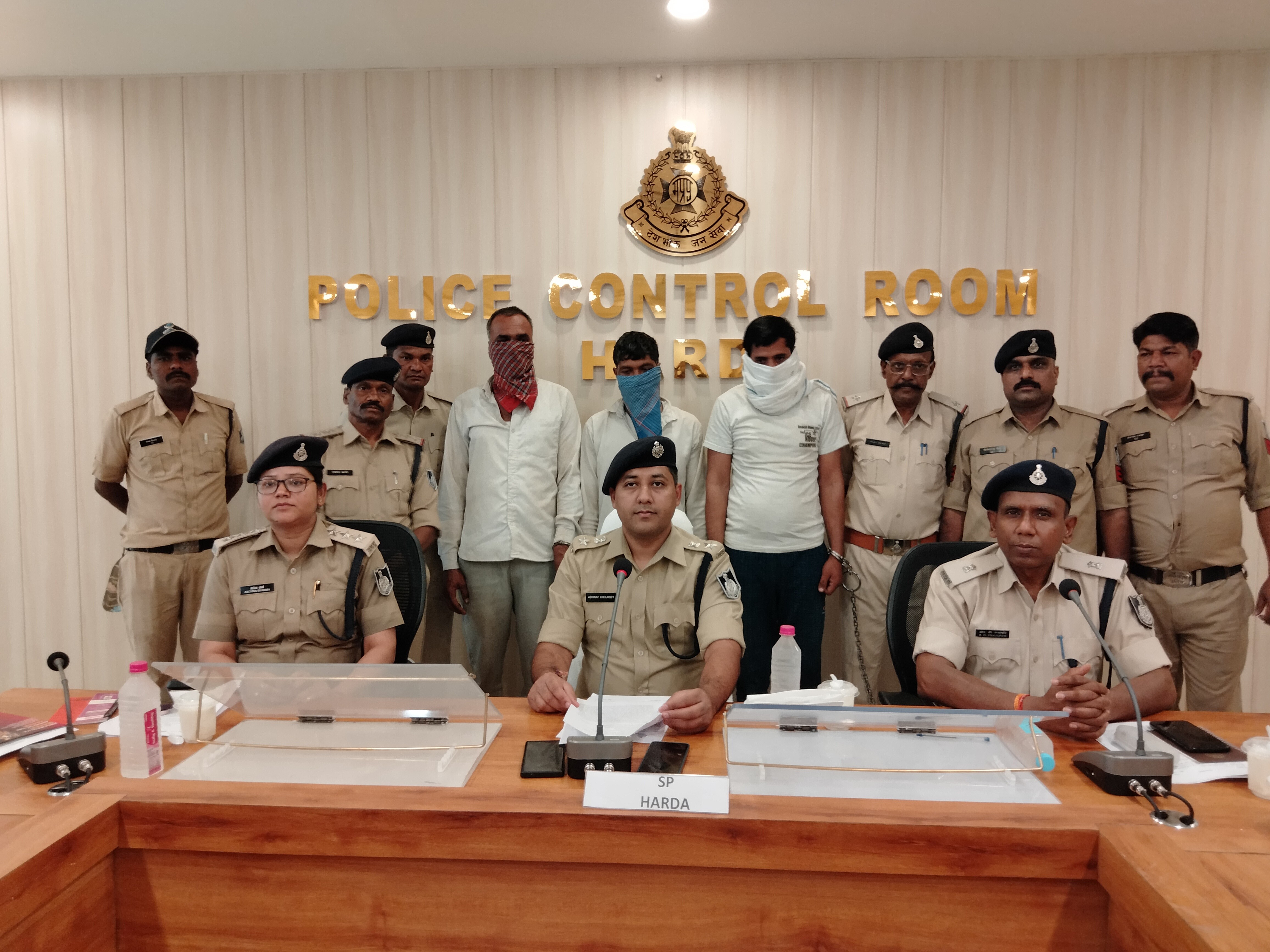3 smugglers arrested with heroin worth Rs 7 lakh | 7 लाख की हेरोइन के ...