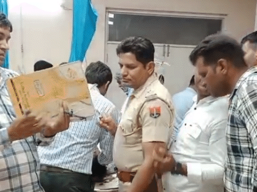 थाने के एसआई सुरेन्द्र बारूपाल ने अस्पताल पहुंचकर ली घटना की जानकारी।