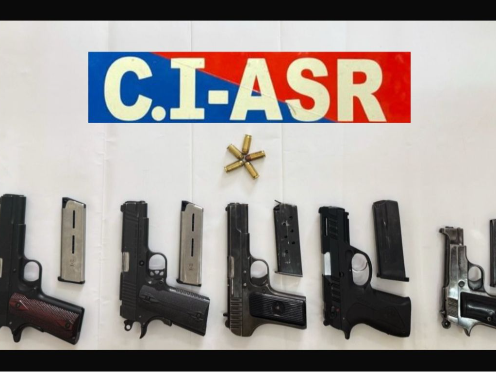 गिरफ्तार आरोपी से बरामद किए गए हथियार। - Dainik Bhaskar