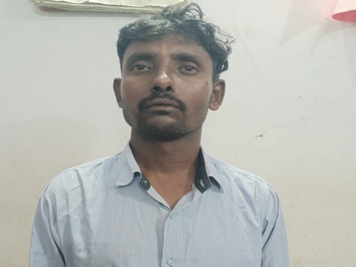 Wife murdered due to suspicion of character in Raipur | रायपुर में कैरेक्टर  के शक पर पत्नी की हत्या: चाकू से सीने और पीठ पर हमला, घर पर मिली खून से सनी