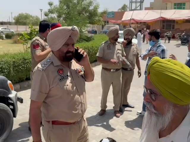 वारदात के बाद जांच करती पुलिस।