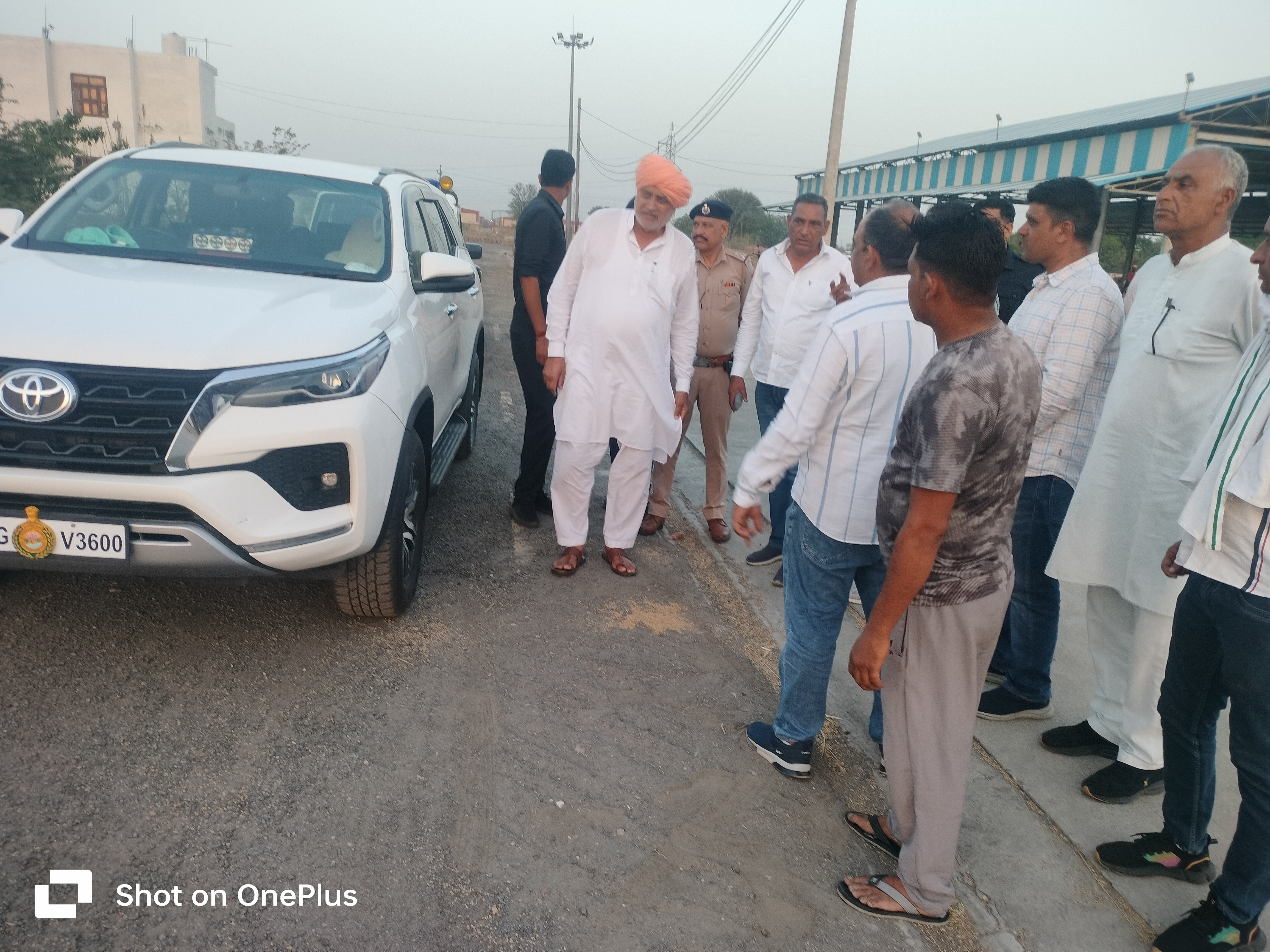 इसराना नई अनाज मंडी में पहुंचे कृषि मंत्री श्याम सिंह राणा।