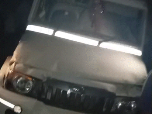 सूरजपुर में तेज रफ्तार पिकअप पलटने से 2 बच्चों की मौत।