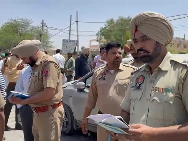 घटना के बाद मौके पर मौजूद पुलिस।